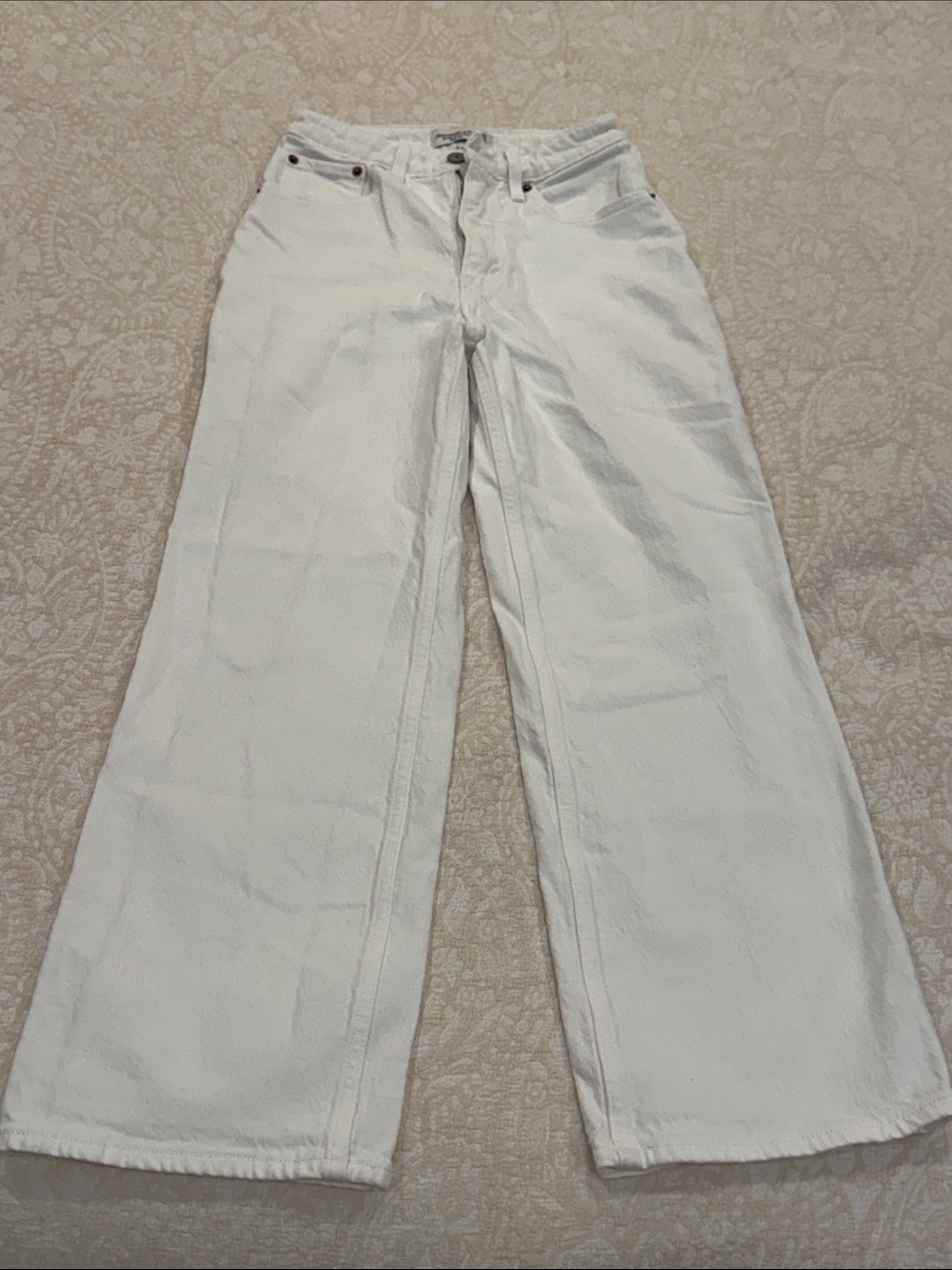 Abercrombie & Fitch Curve Love ’90s Relaxed High Rise Jeans White 25 / 0 XS